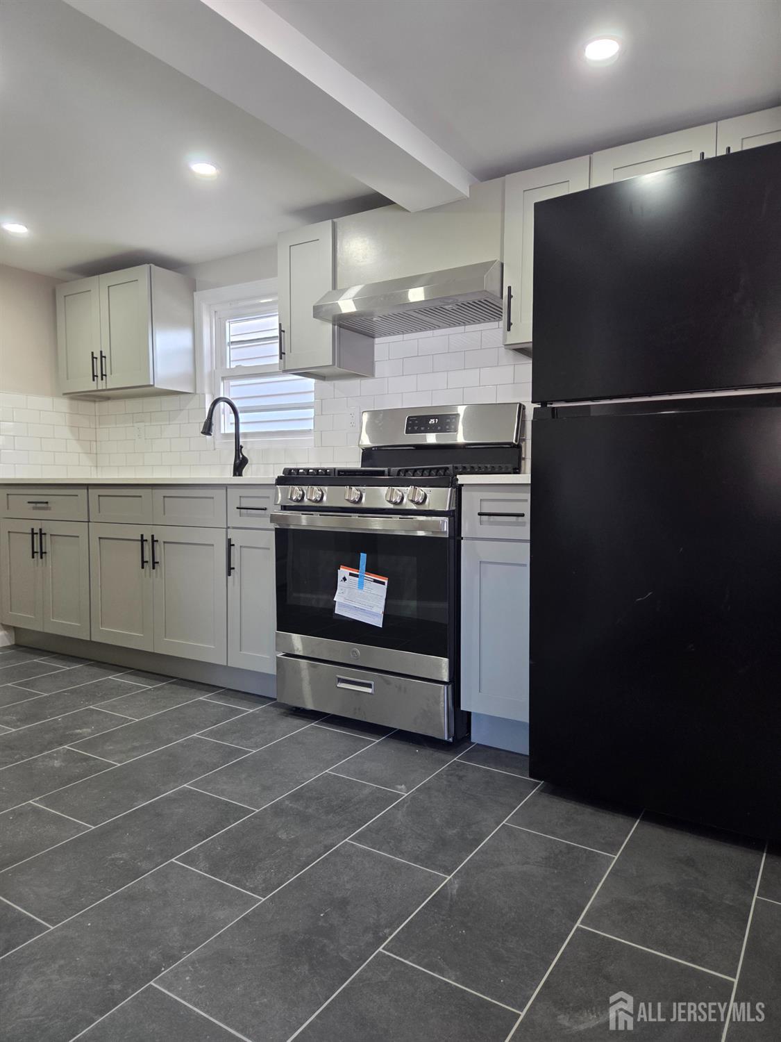 649 State Street Perth Amboy, NJ 08861 - Photo 4 of 6