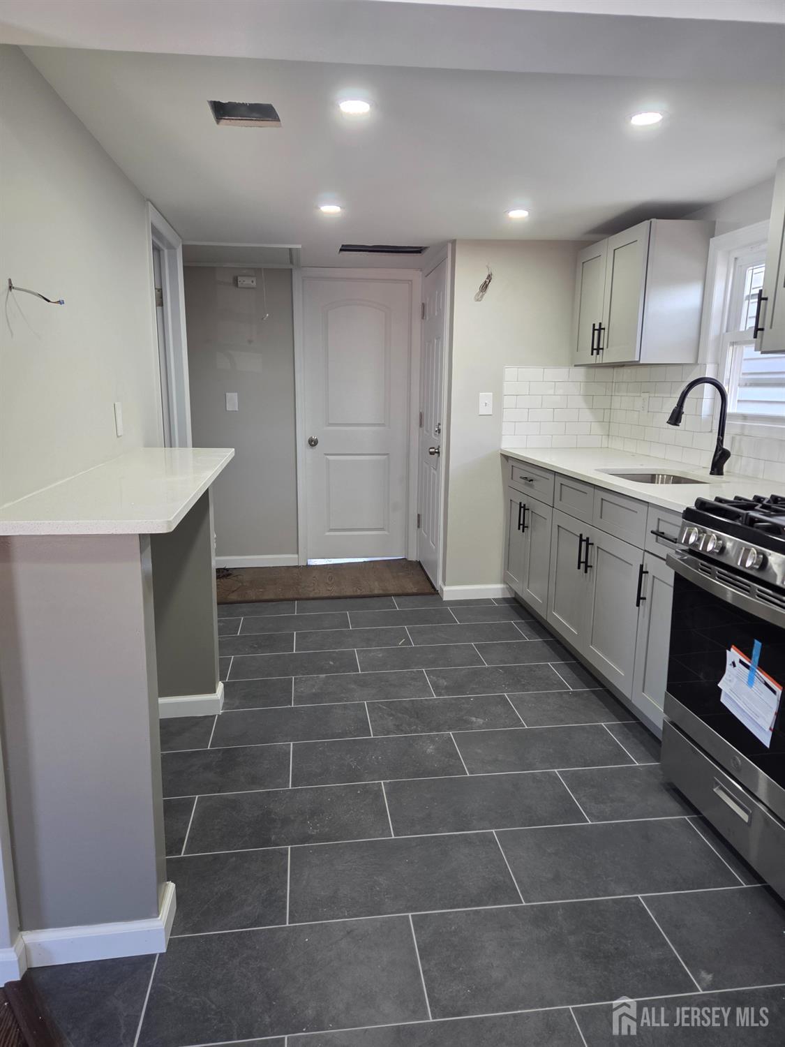 649 State Street Perth Amboy, NJ 08861 - Photo 5 of 6