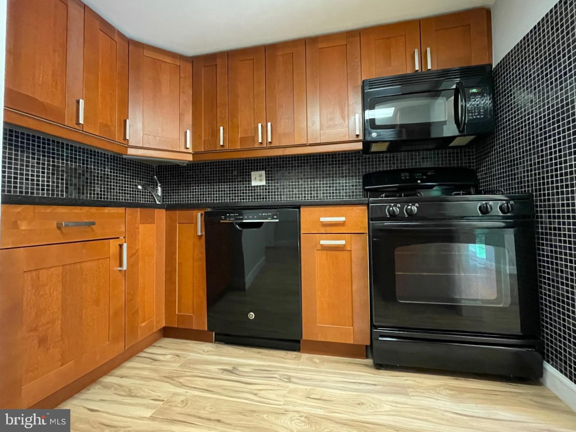 1429 Northgate Square, Unit 22B Reston, VA 20190 - Photo 8 of 40 Gallery Image 8