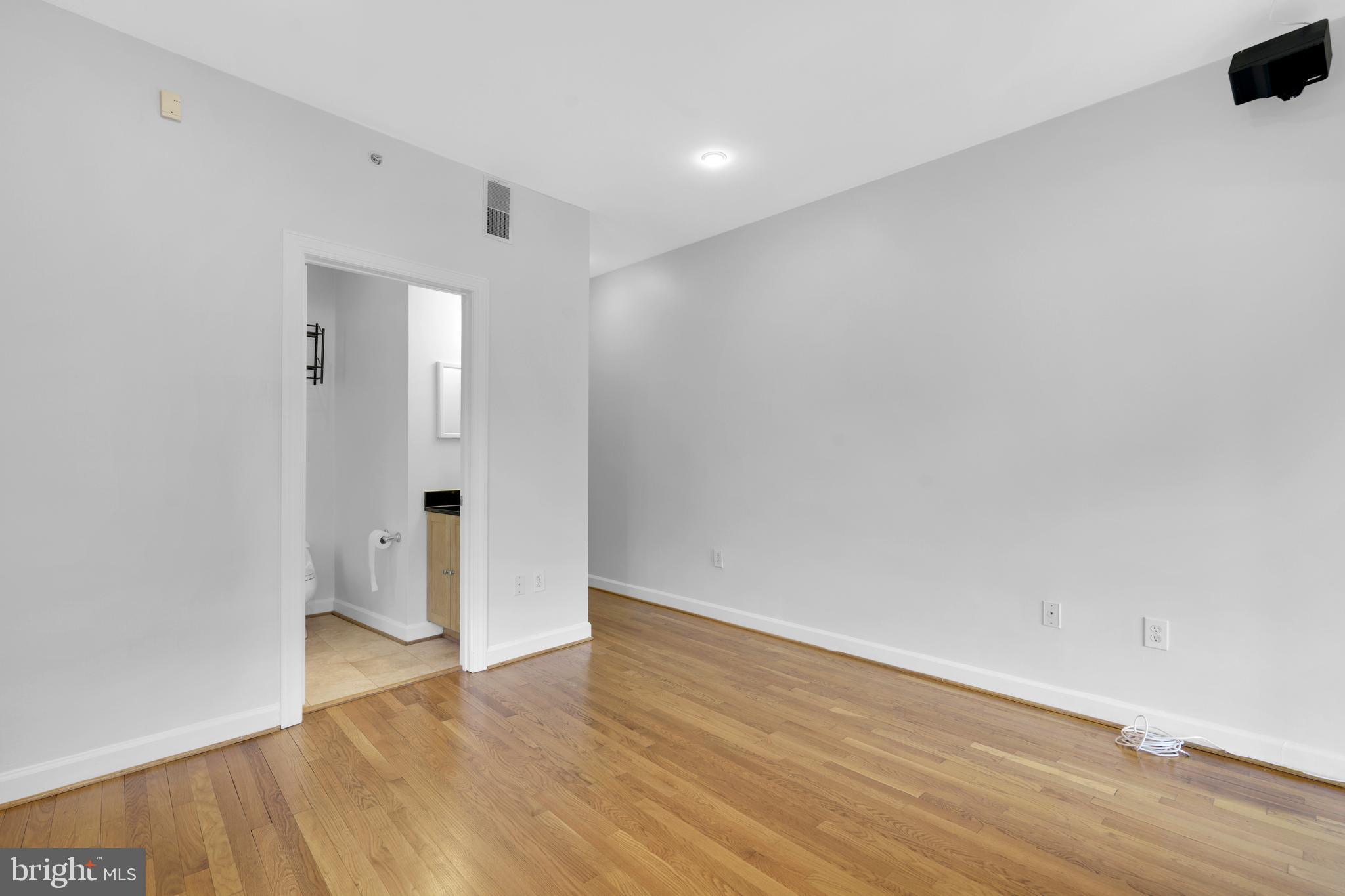 1825 Kalorama Road Northwest, Unit 2 Washington, DC 20009 - Photo 13 of 23 Gallery Image 13