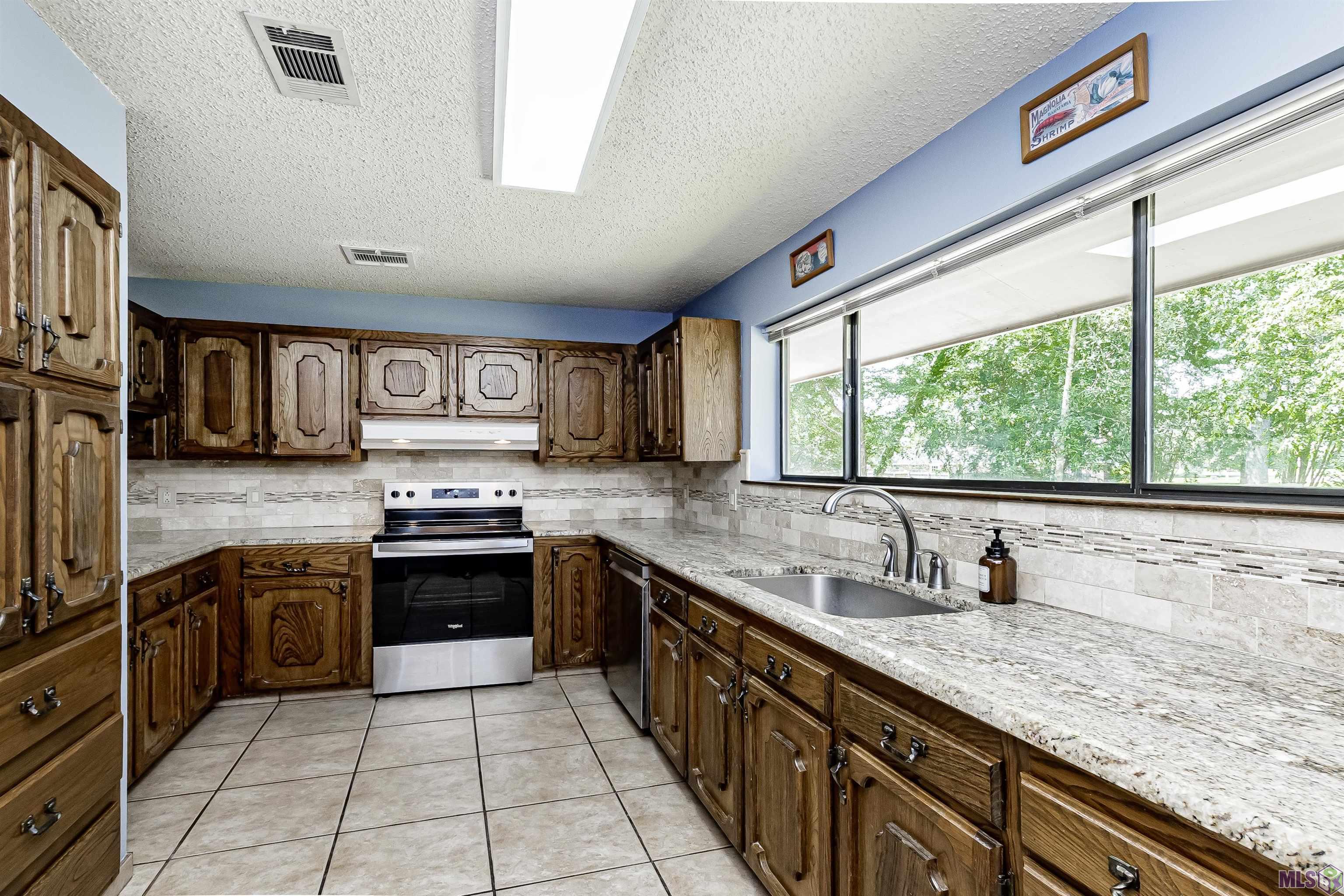 8523 Briarwood Place Baton Rouge, LA 70809 - Photo 11 of 38