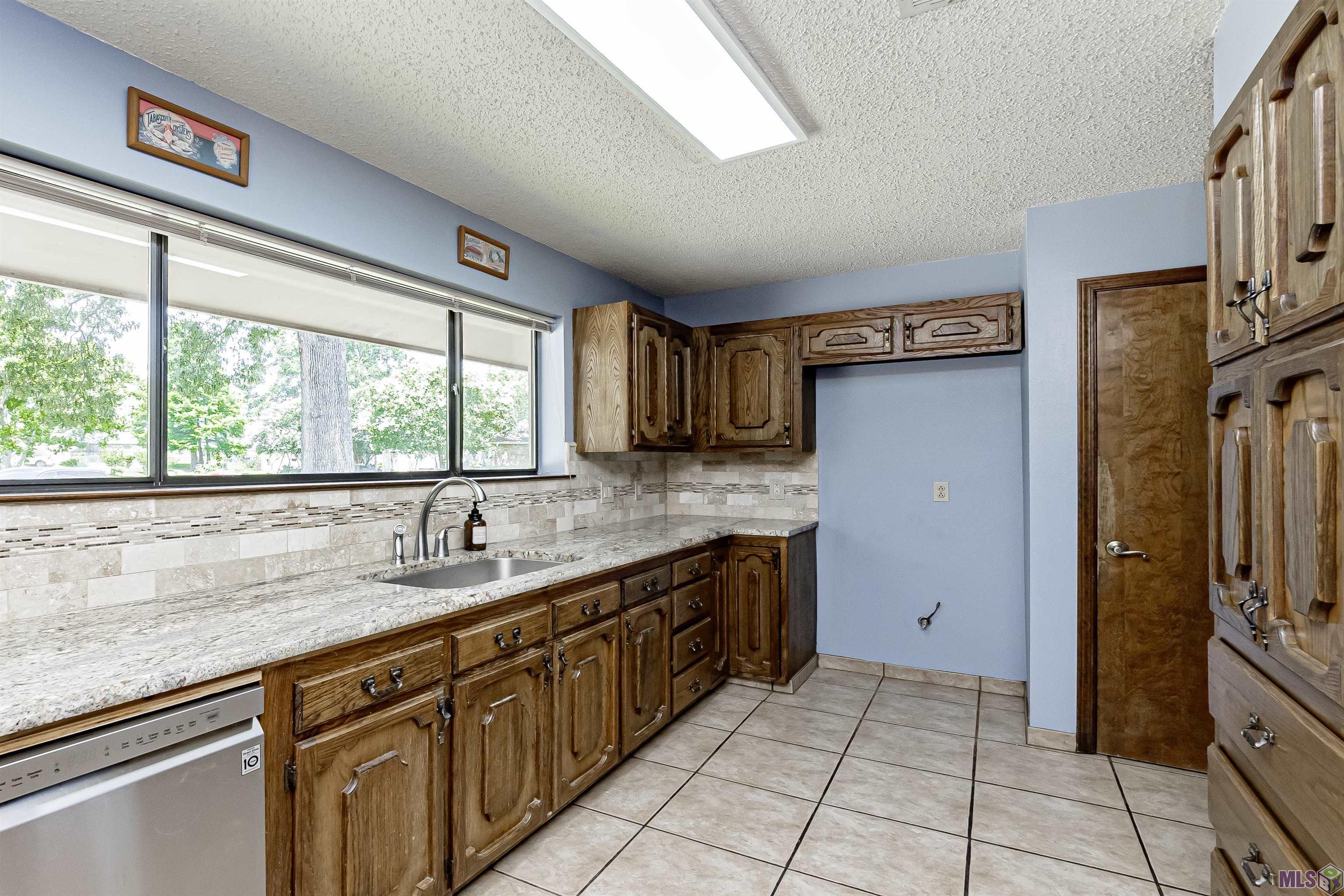 8523 Briarwood Place Baton Rouge, LA 70809 - Photo 12 of 38