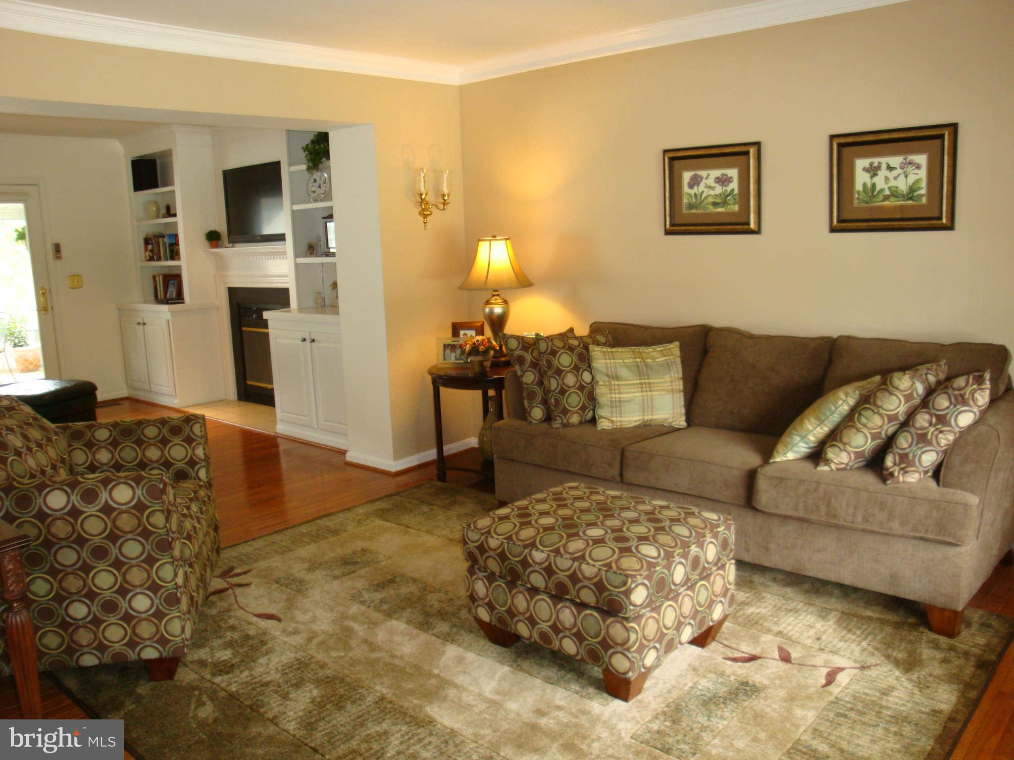 232 Ashland Road Cockeysville, MD 21030 - Photo 11 of 29 Living Room