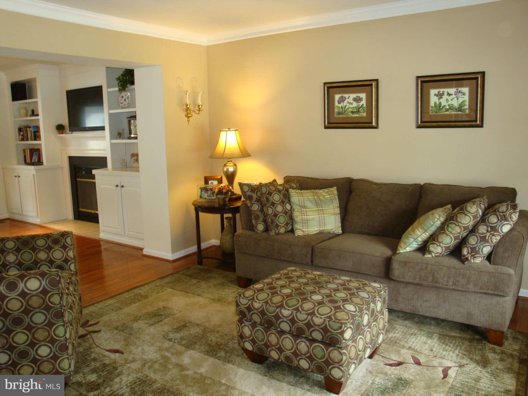 232 Ashland Road Cockeysville, MD 21030 - Photo 3 of 29 Living Room