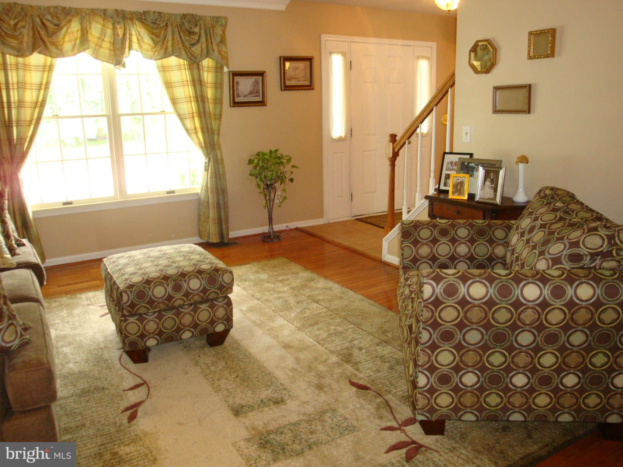 232 Ashland Road Cockeysville, MD 21030 - Photo 10 of 29 Living Room