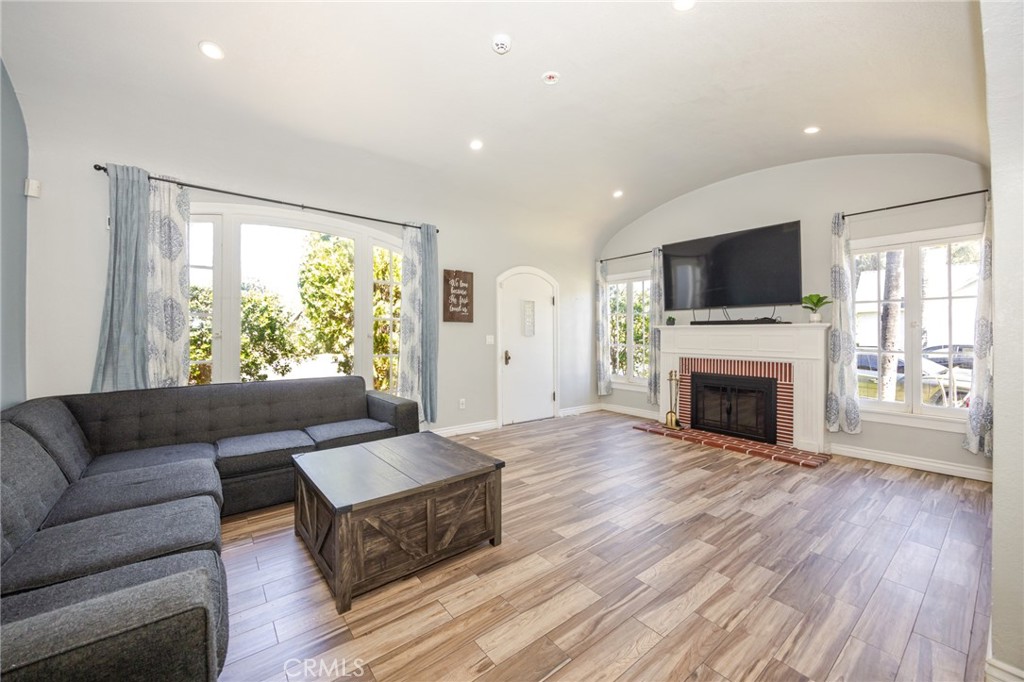 3708 Jurupa Avenue Riverside, CA 92506 - Photo 7 of 30