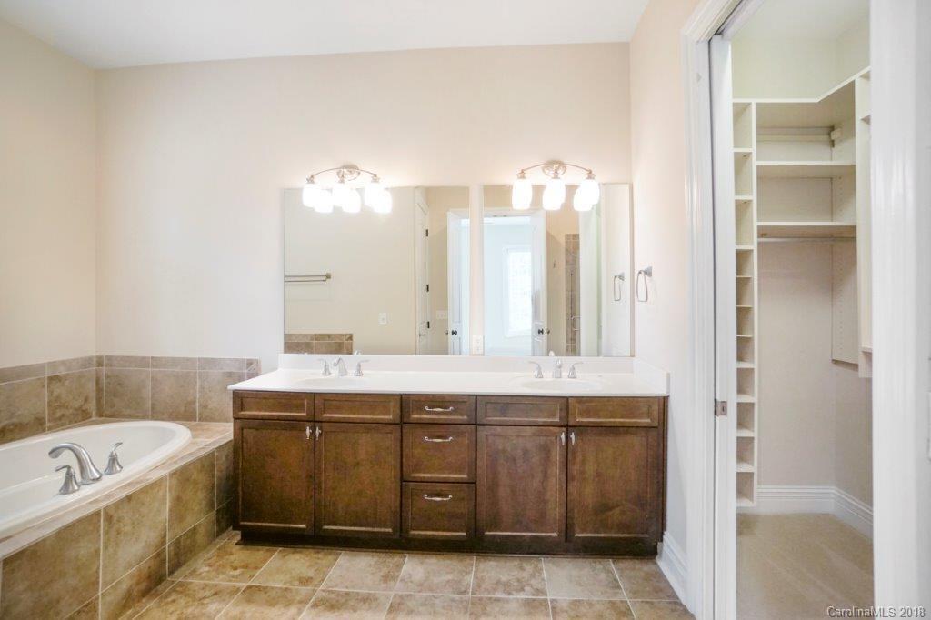 3272 Park Road Charlotte, NC 28209 - Photo 16 of 31 a bathroom with a tub a sink and mirror