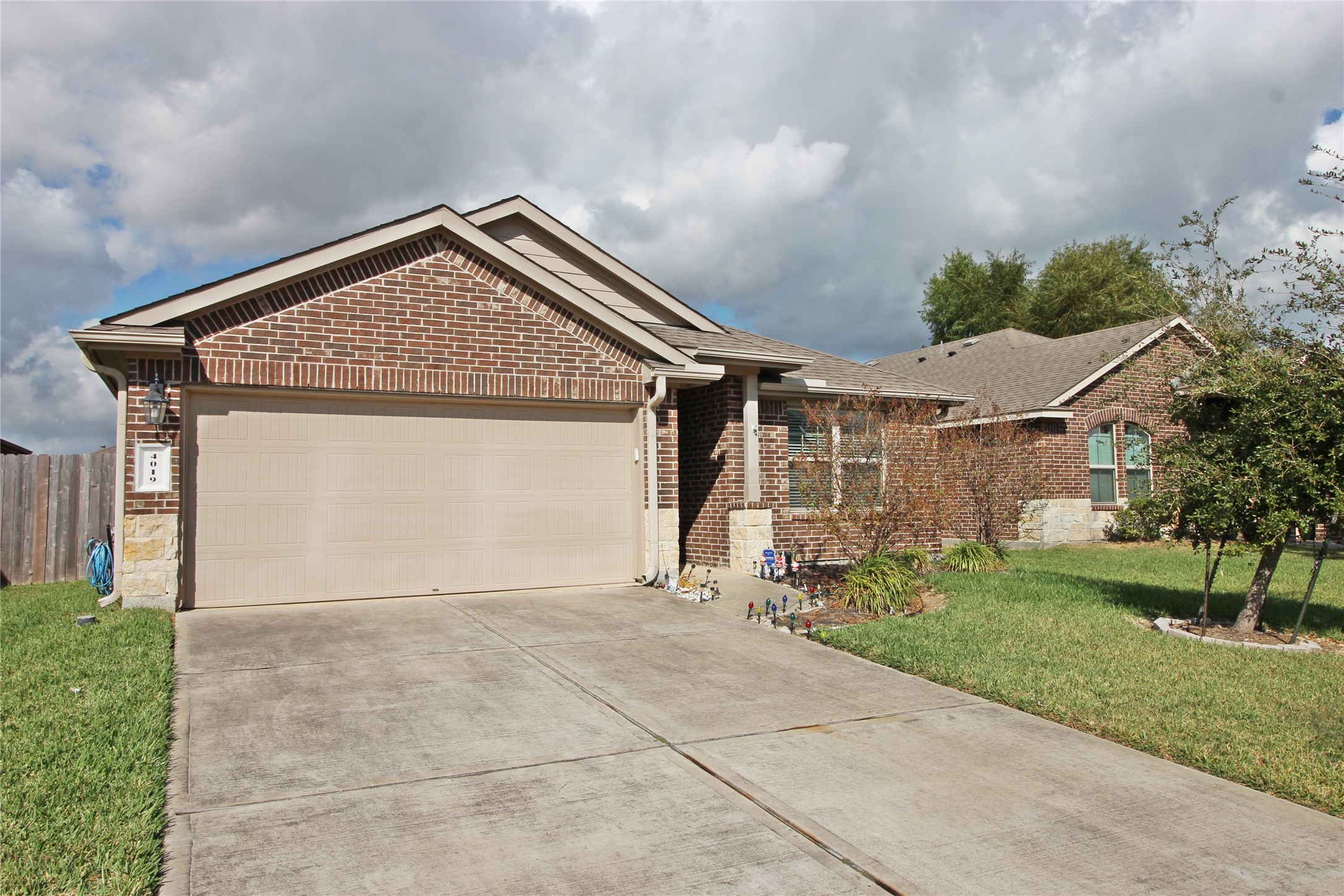4019 Spurwing Lane Baytown, TX 77521 - Photo 2 of 25