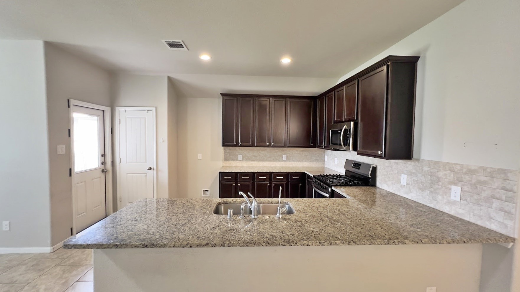 4019 Spurwing Lane Baytown, TX 77521 - Photo 9 of 25