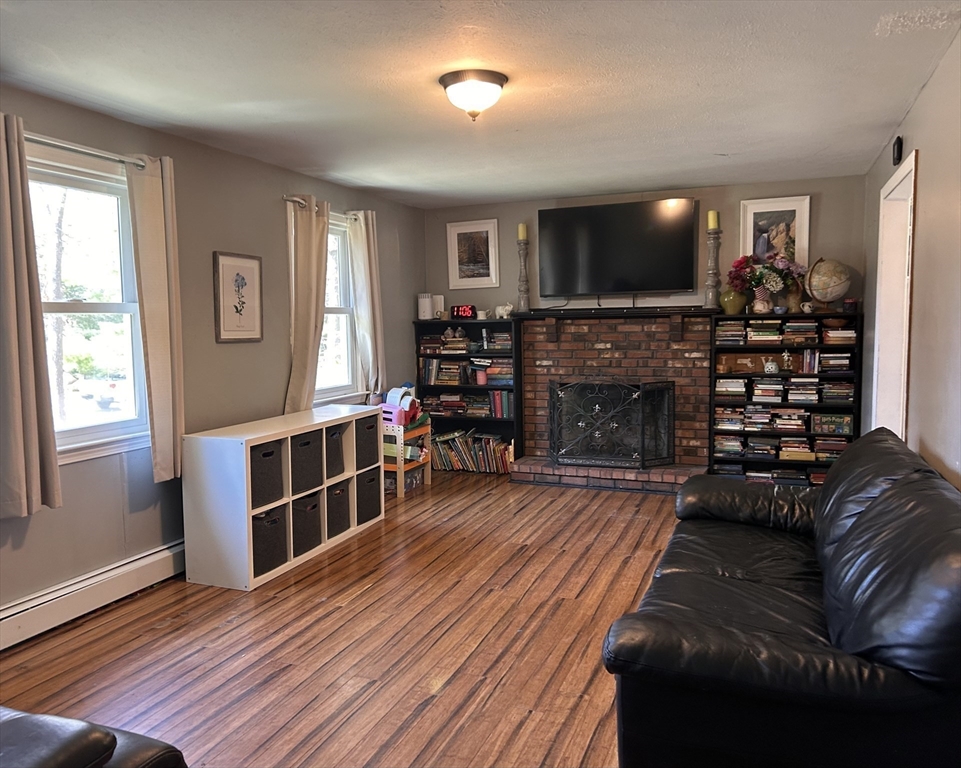 21 Dinahs Way Wareham, MA 02571 - Photo 3 of 11
