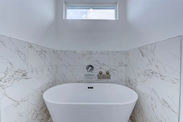 $1,800 | 8203 Woodlyn Road, Houston, TX 77028