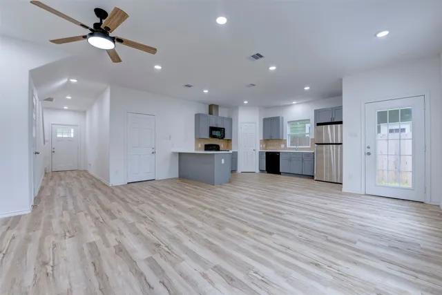 $1,800 | 8203 Woodlyn Road, Houston, TX 77028