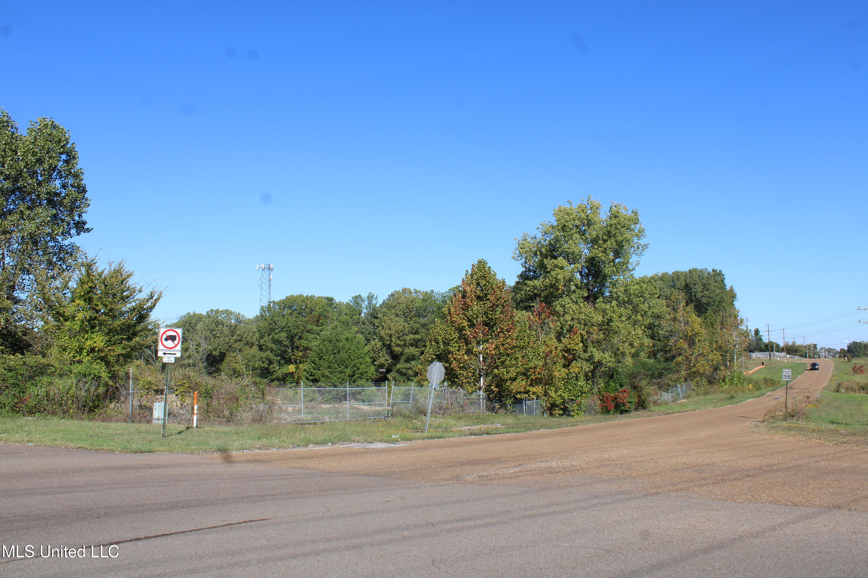 8031 Alexander Road Olive Branch, MS 38654 - Photo 2 of 17 IMG_6852