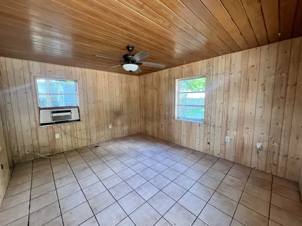 $1,325 | 3261 South US Highway 1, Unit 3, Fort Pierce, FL 34982
