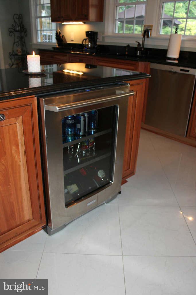1209 South Blue Ridge Avenue Culpeper, VA 22701 - Photo 11 of 30 Kitchen - beverage center