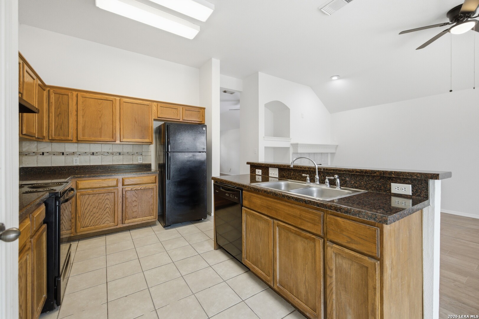 8346 Copperglen Converse, TX 78109 - Photo 11 of 23