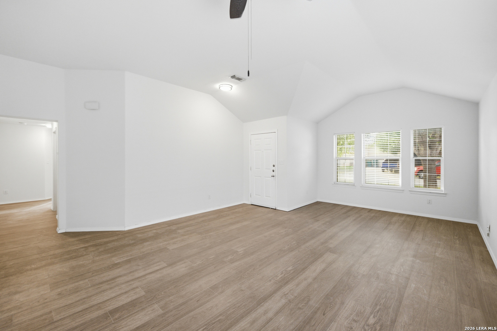 8346 Copperglen Converse, TX 78109 - Photo 4 of 23