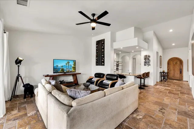 $749,000 | 40865 Avenida Estrada, Palm Desert, CA 92260