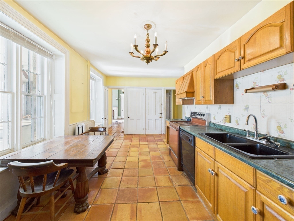 181 Washington Street Fairhaven, MA 02719 - Photo 36 of 41