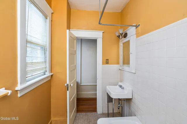 $239,900 | 18 Fairlawn Avenue, Albany, NY 12203