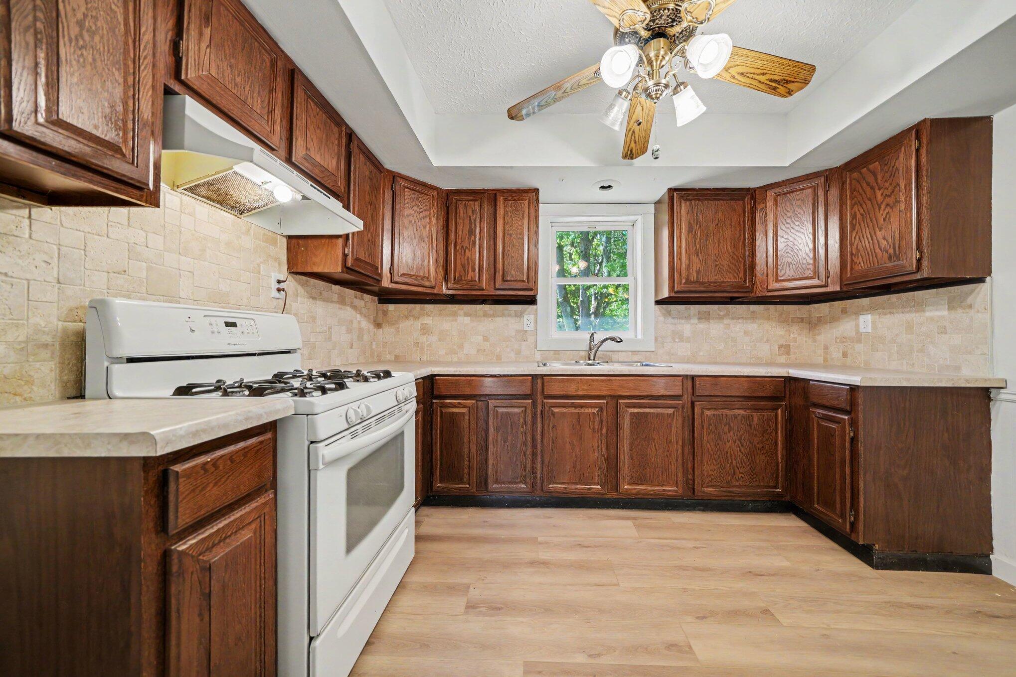 310 South Philip Road Niles, MI 49120 - Photo 13 of 32 Kitchen