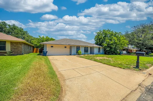 a front view of house with yard