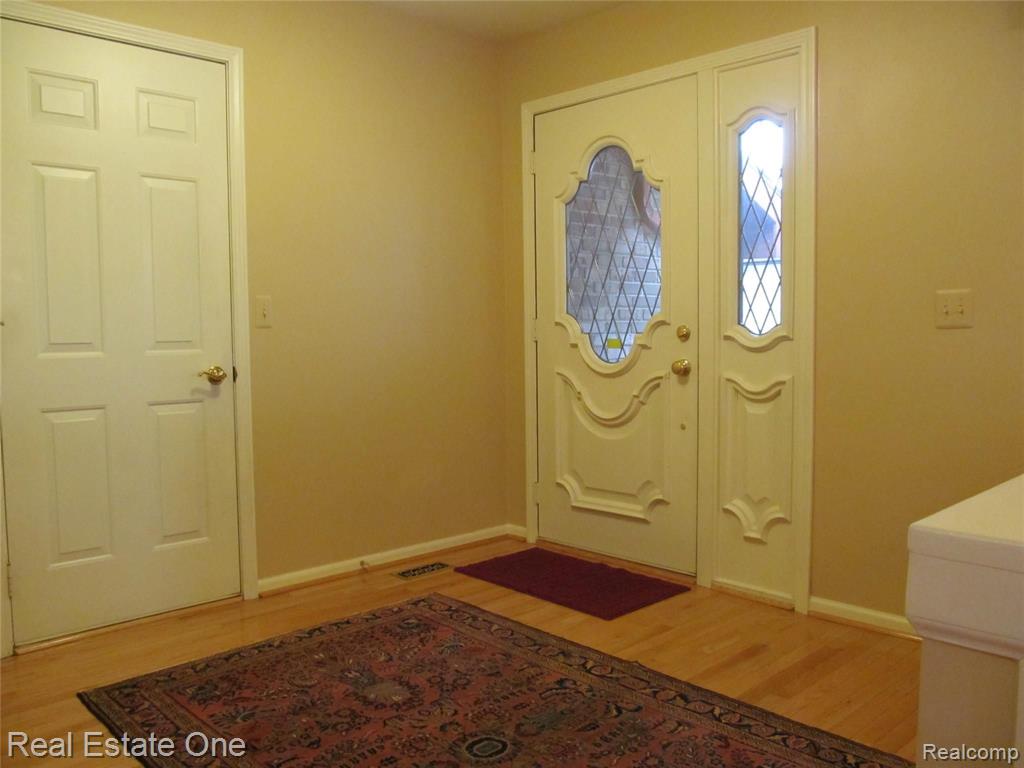 856 Green View Court, Unit 1 Rochester, MI 48307 - Photo 3 of 38