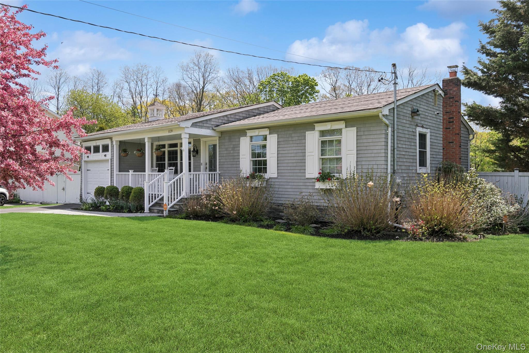 1039 Middle Road Riverhead, NY 11901 - Photo 4 of 34 a view of a yard in front of house