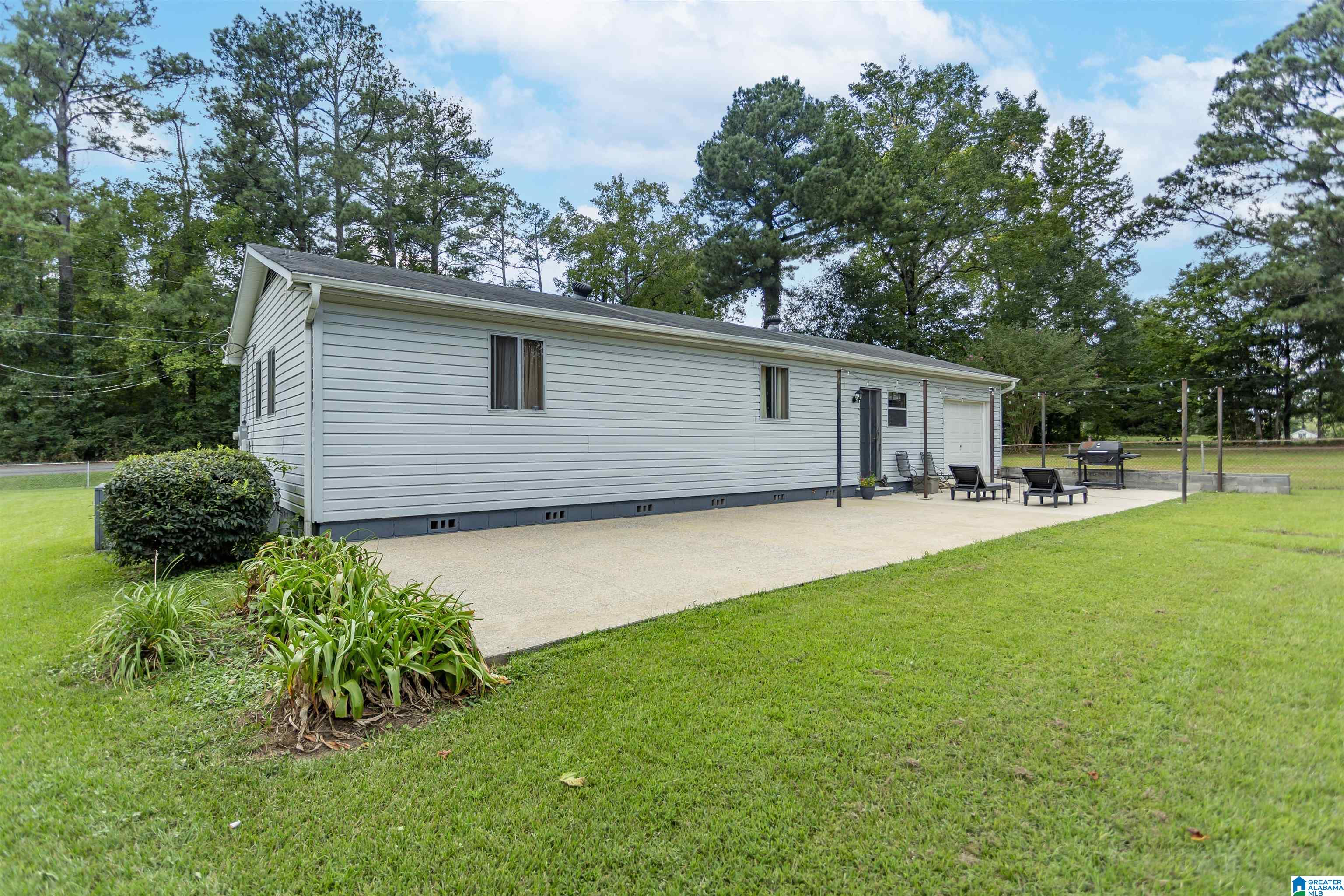 627 Pinewood Avenue Bessemer, AL 35023 - Photo 3 of 48