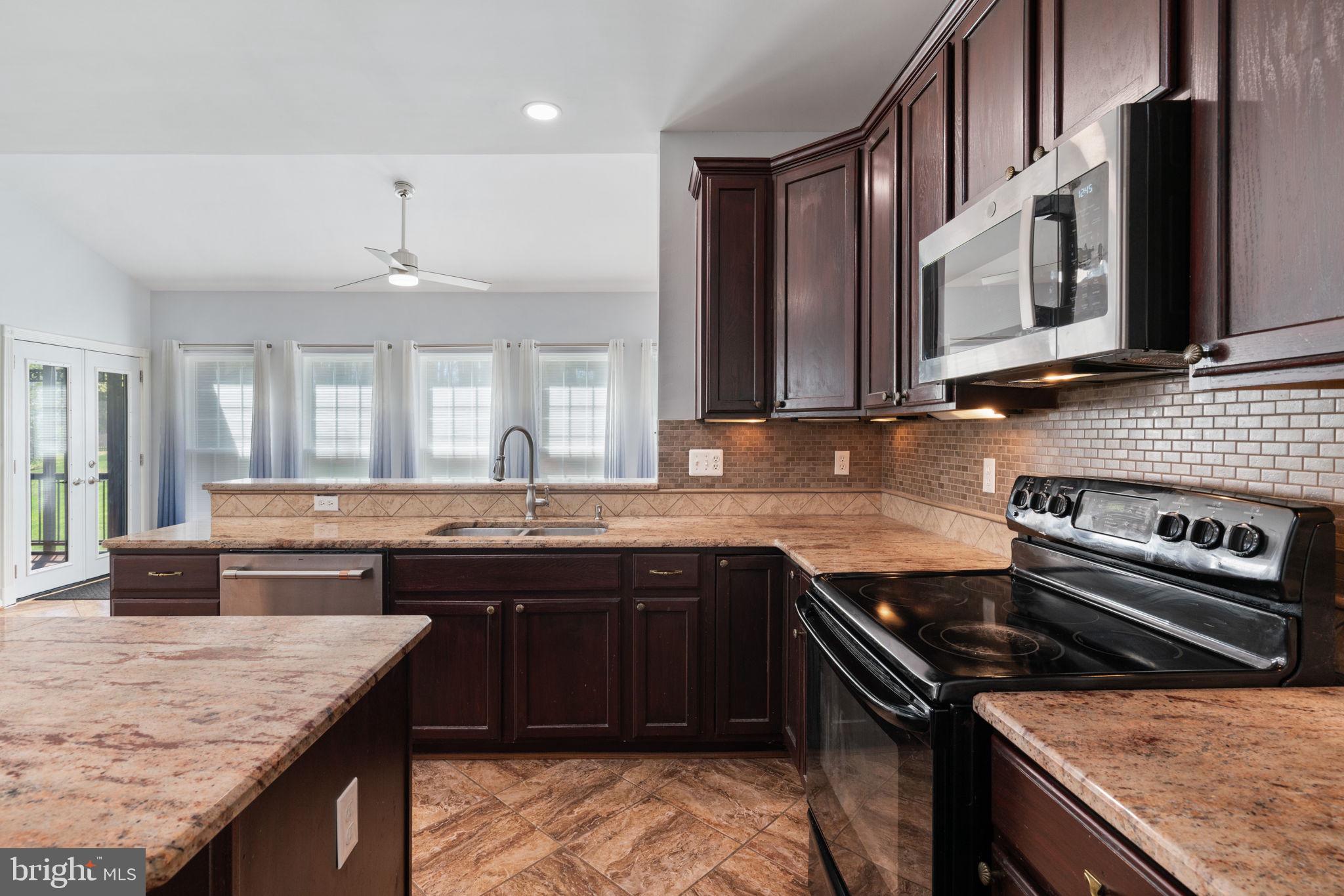 6472 Colonial Village Loop Manassas, VA 20112 - Photo 18 of 69 Granite countertops
