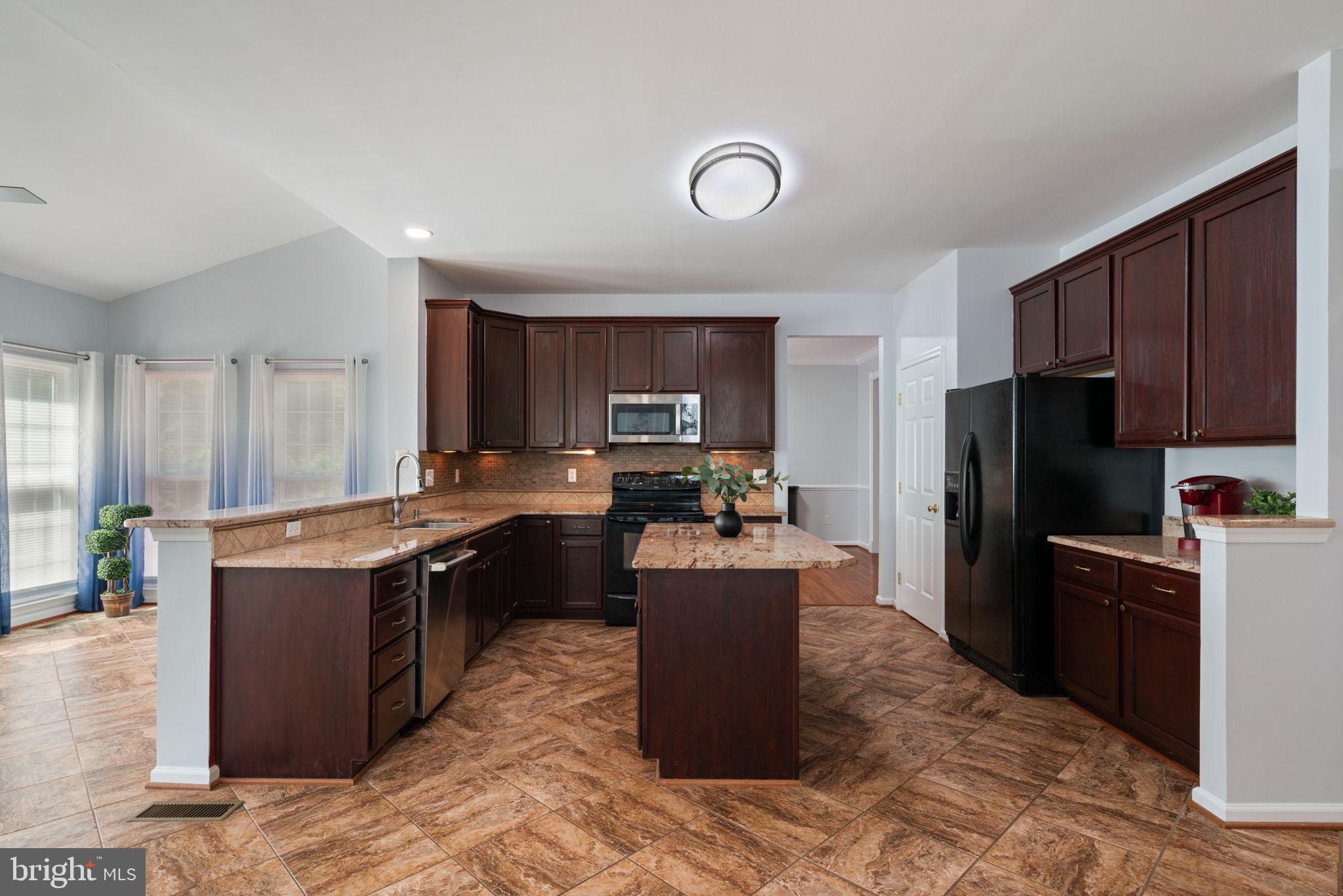6472 Colonial Village Loop Manassas, VA 20112 - Photo 20 of 69 Newer dishwasher and microwave