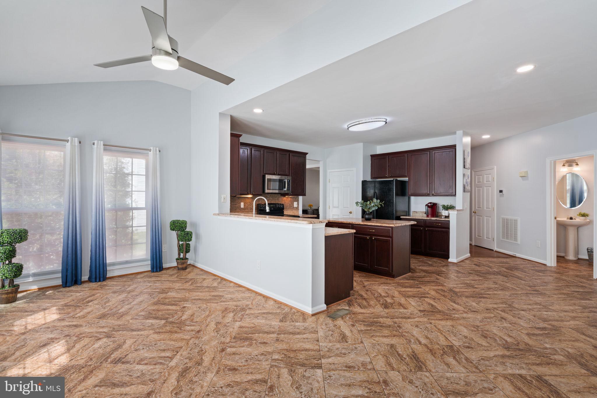 6472 Colonial Village Loop Manassas, VA 20112 - Photo 23 of 69 So much space!
