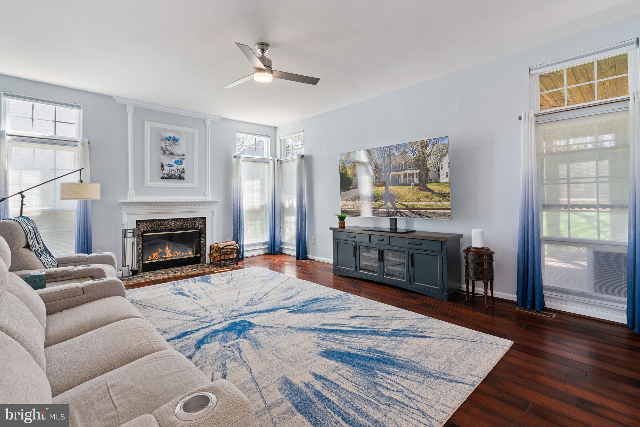 6472 Colonial Village Loop Manassas, VA 20112 - Photo 25 of 69 Spacious family room