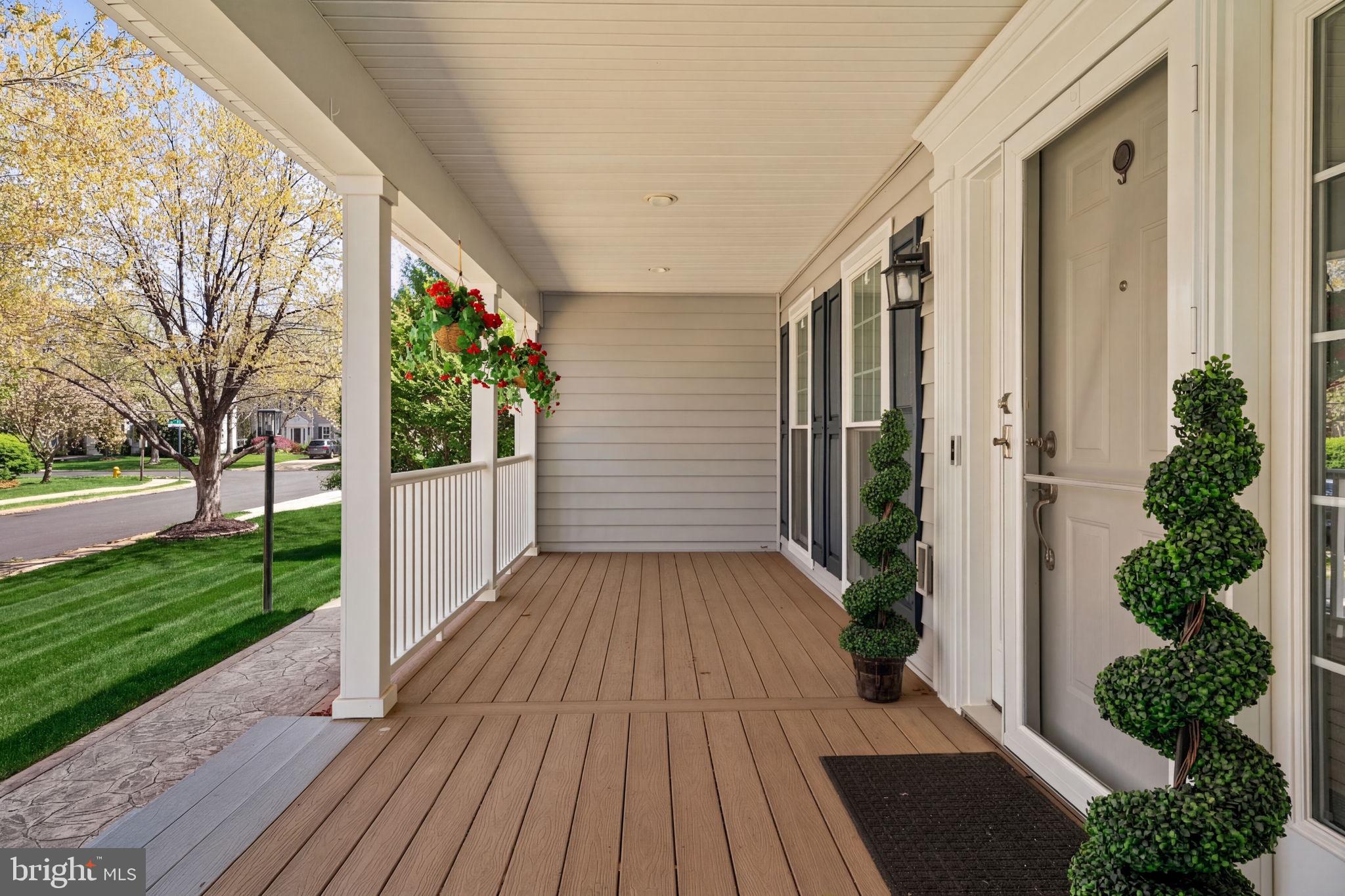 6472 Colonial Village Loop Manassas, VA 20112 - Photo 8 of 69 Charming front porch