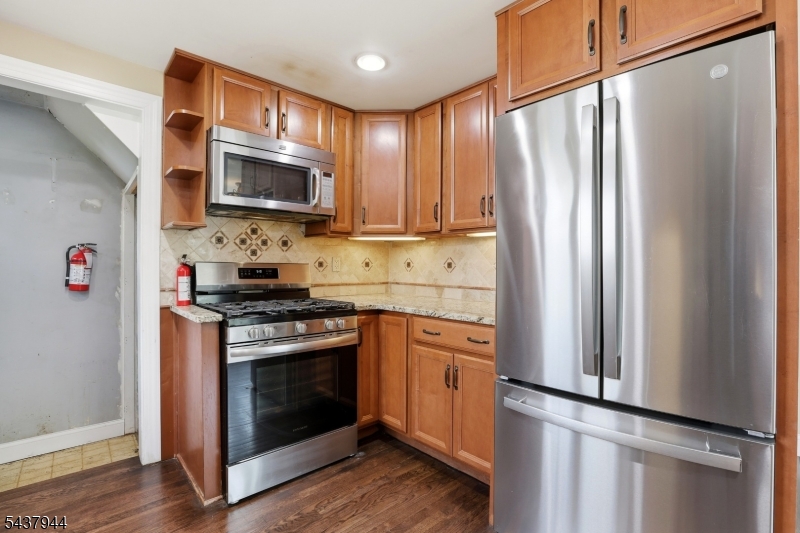 641 Greenbrook Road North Plainfield, NJ 07063 - Photo 16 of 36