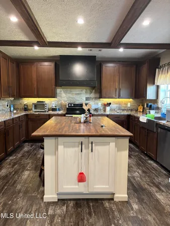 $900,000 | 2520 Plum Trail Southwest, Smithdale, MS 39664