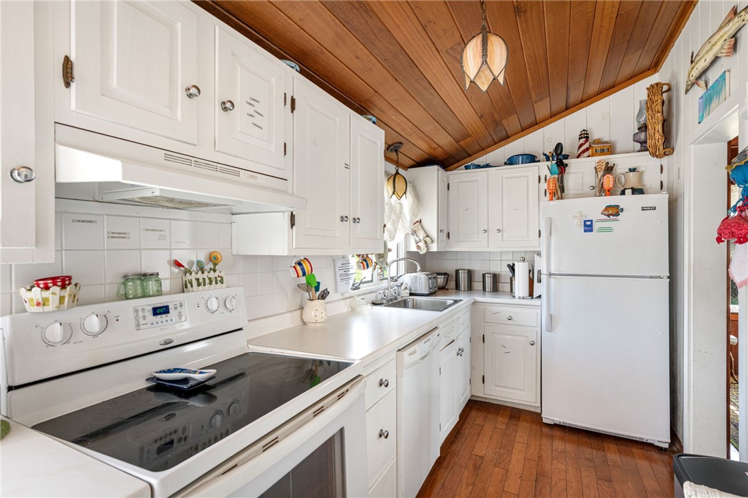 31 East Pond Road Narragansett, RI 02882 - Photo 17 of 27