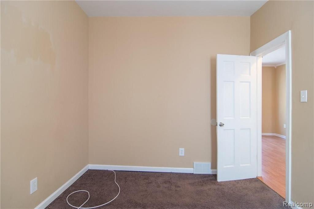 8183 Central Street Center Line, MI 48015 - Photo 17 of 35