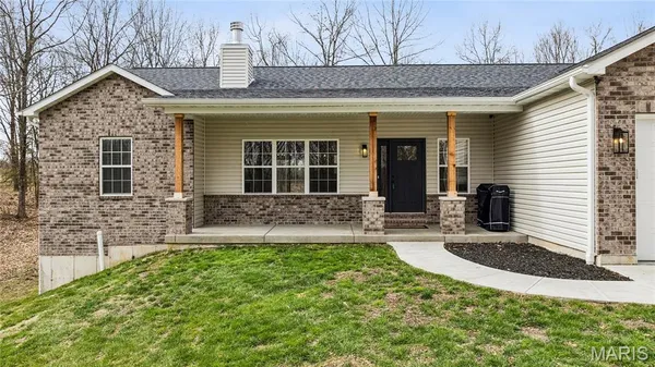 $589,900 | 619 North Ethlyn Road, Winfield, MO 63389