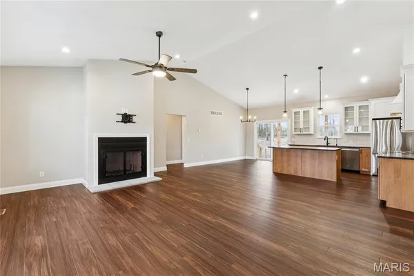 $589,900 | 619 North Ethlyn Road, Winfield, MO 63389