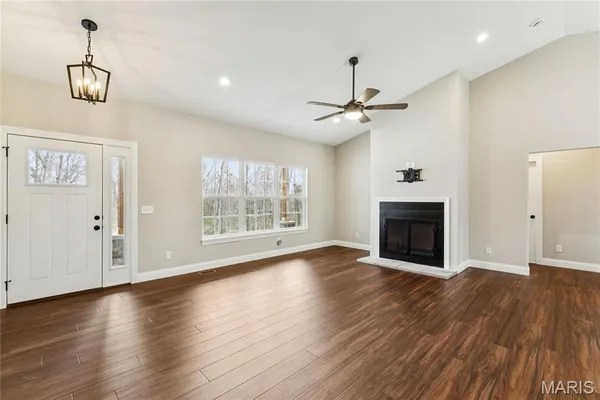 $589,900 | 619 North Ethlyn Road, Winfield, MO 63389