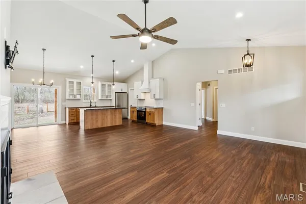 $589,900 | 619 North Ethlyn Road, Winfield, MO 63389