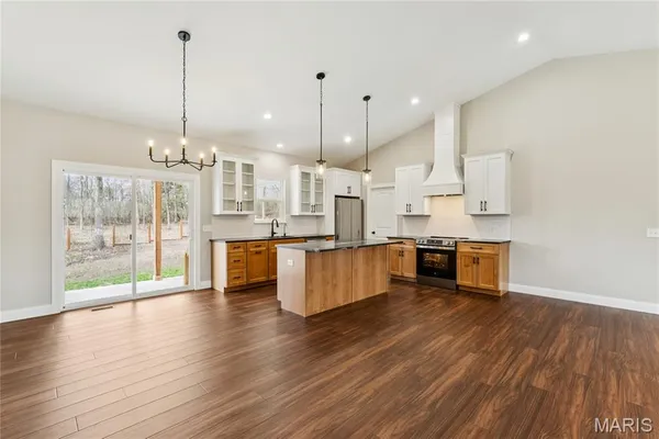 $589,900 | 619 North Ethlyn Road, Winfield, MO 63389