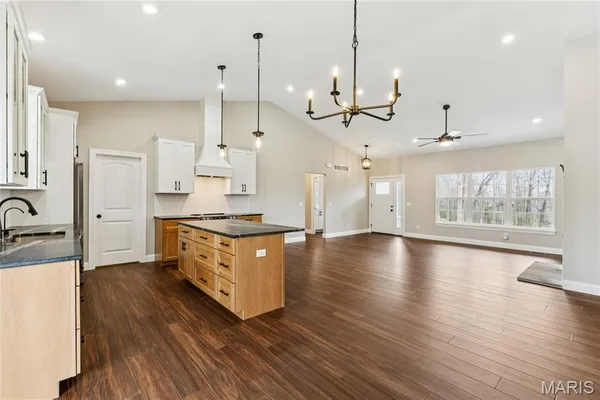 $589,900 | 619 North Ethlyn Road, Winfield, MO 63389