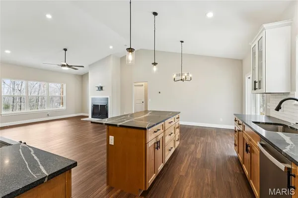 $589,900 | 619 North Ethlyn Road, Winfield, MO 63389