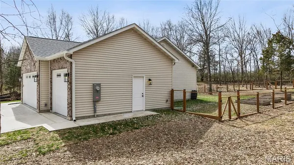 $589,900 | 619 North Ethlyn Road, Winfield, MO 63389