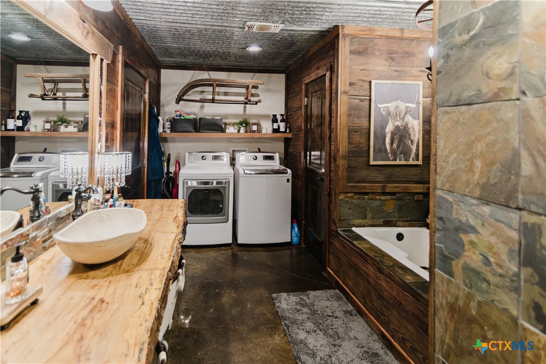 1440 Old Goliad Road Cuero, TX 77954 - Photo 13 of 41 a bathroom with a tub sink and mirror