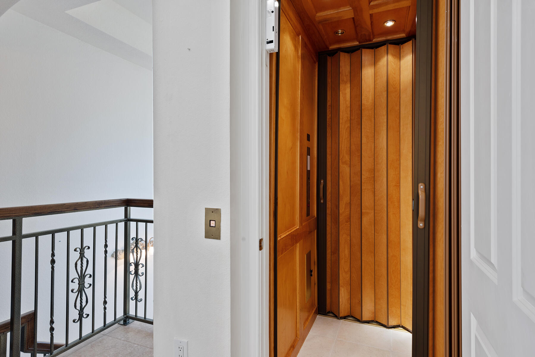 9082 Cascada Way, Unit 202 Naples, FL 34114 - Photo 19 of 37 a view of a mirror