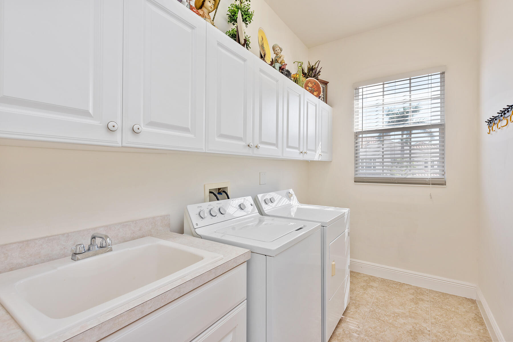 9082 Cascada Way, Unit 202 Naples, FL 34114 - Photo 21 of 37 a utility room with dryer and washer