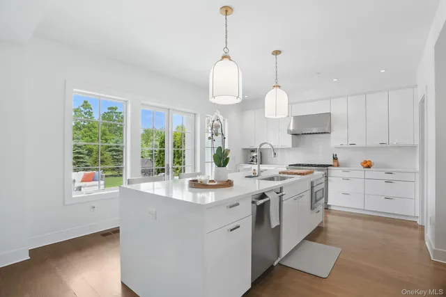 a kitchen that has a lot of cabinets in it